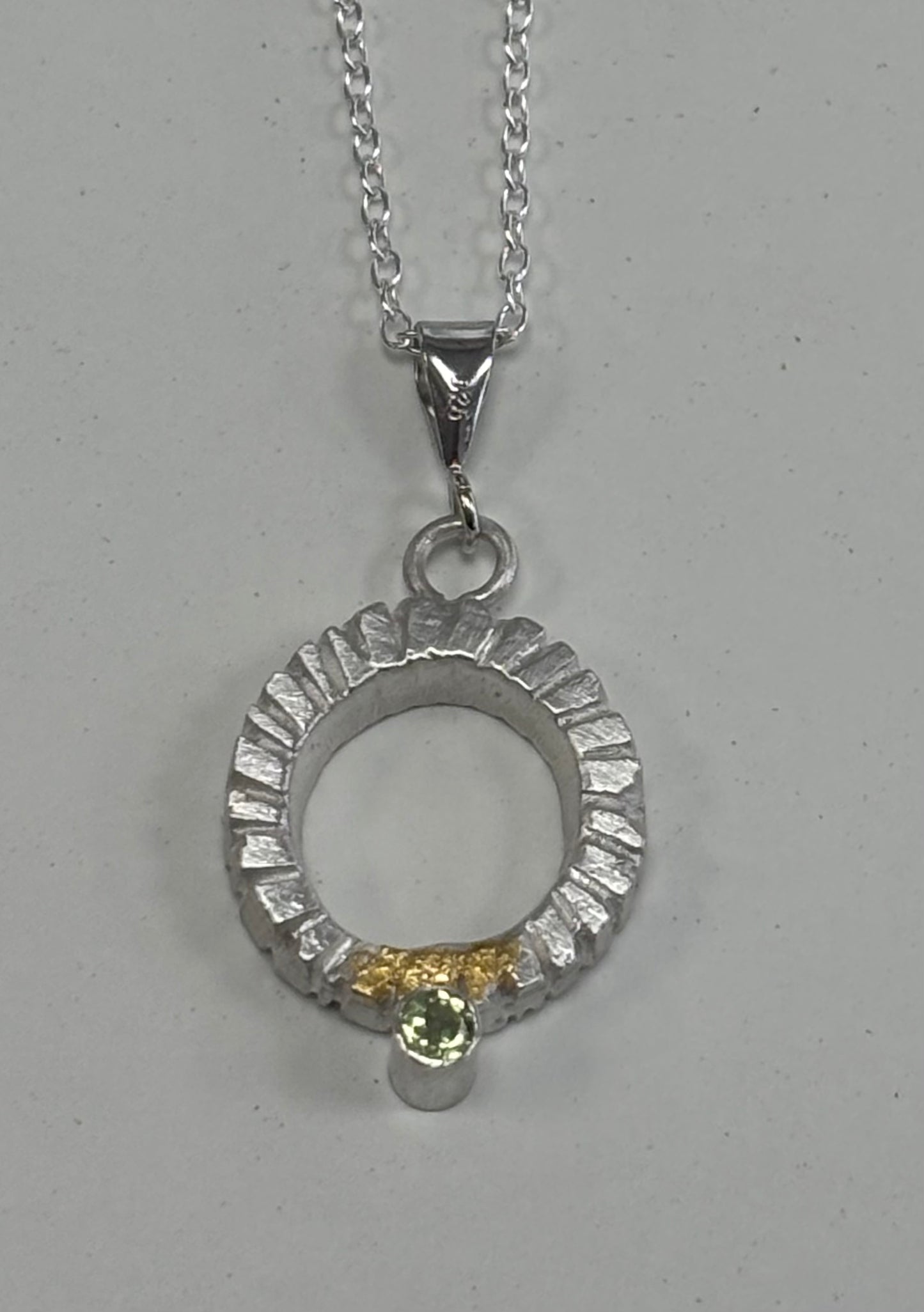 Sterling silver & 24ct gold textured pendant with peridot