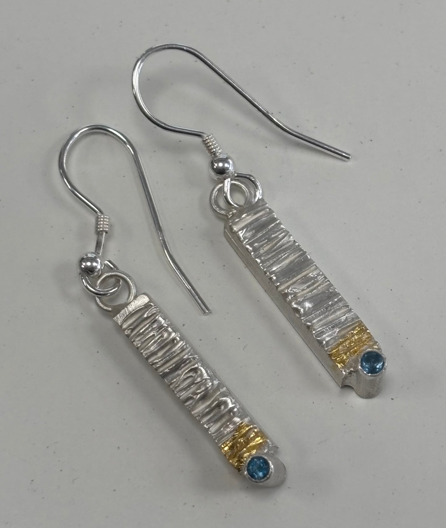 Sterling silver & 24ct gold textured drop earrings.